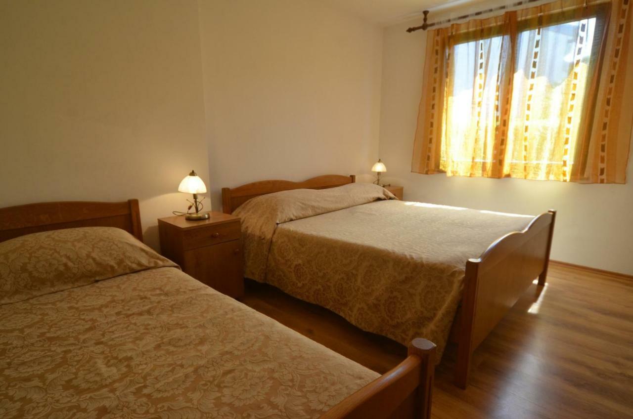 Koreni Apartments Rovigno Esterno foto