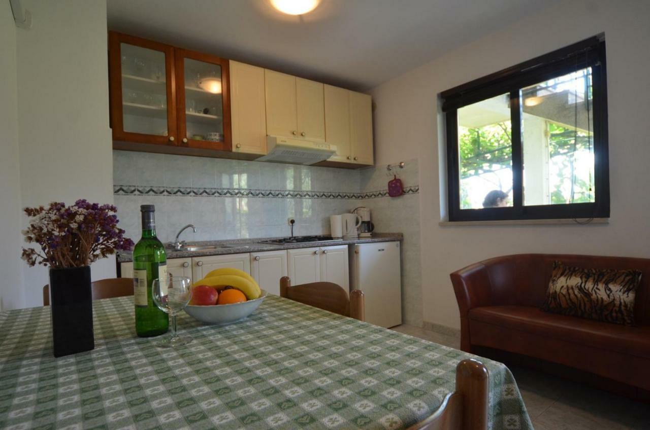Koreni Apartments Rovigno Esterno foto