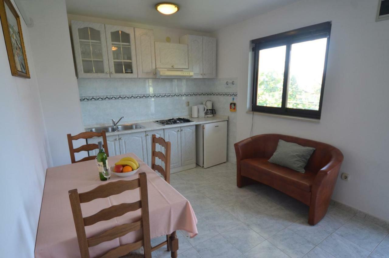 Koreni Apartments Rovigno Esterno foto
