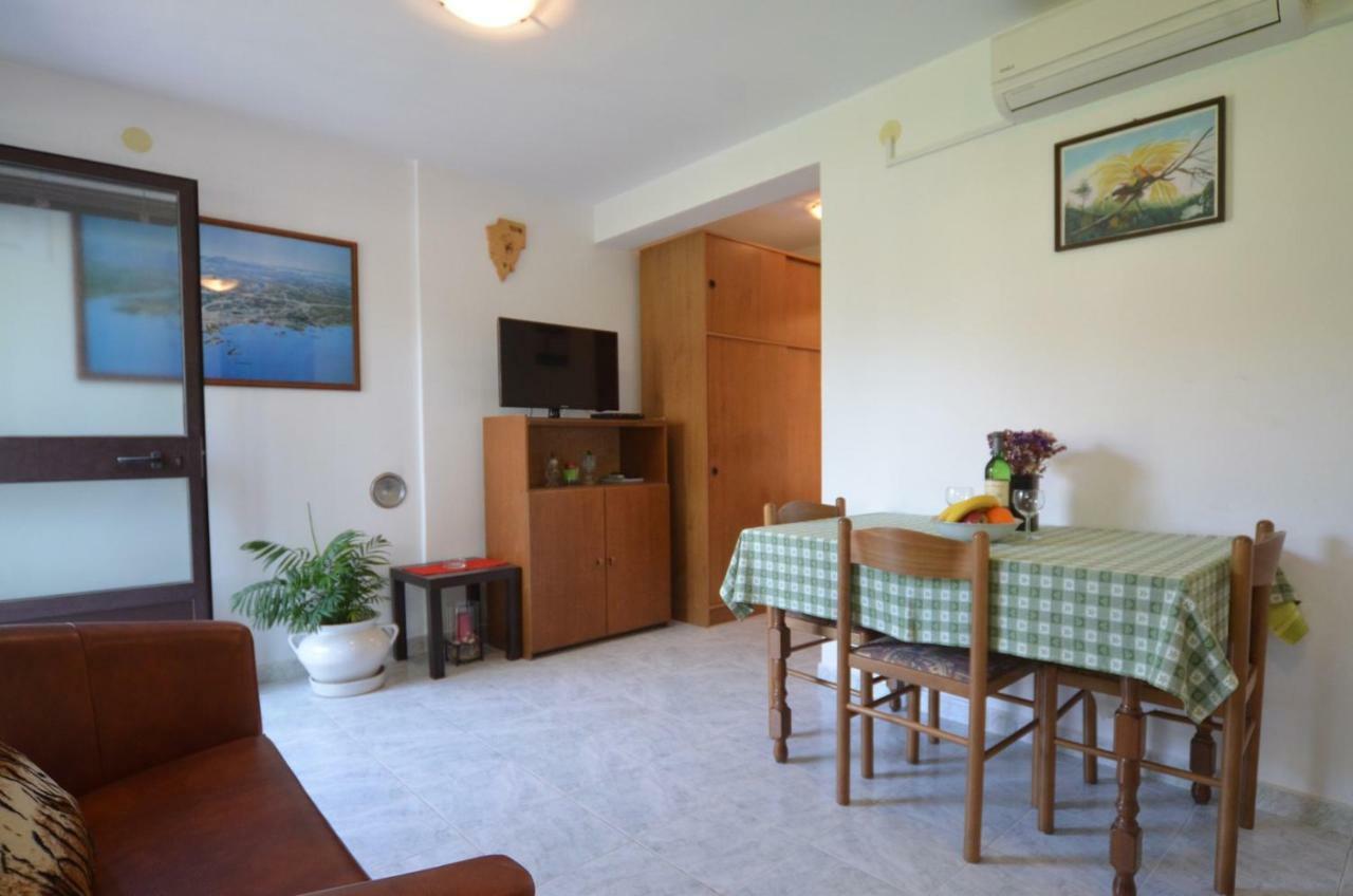 Koreni Apartments Rovigno Esterno foto
