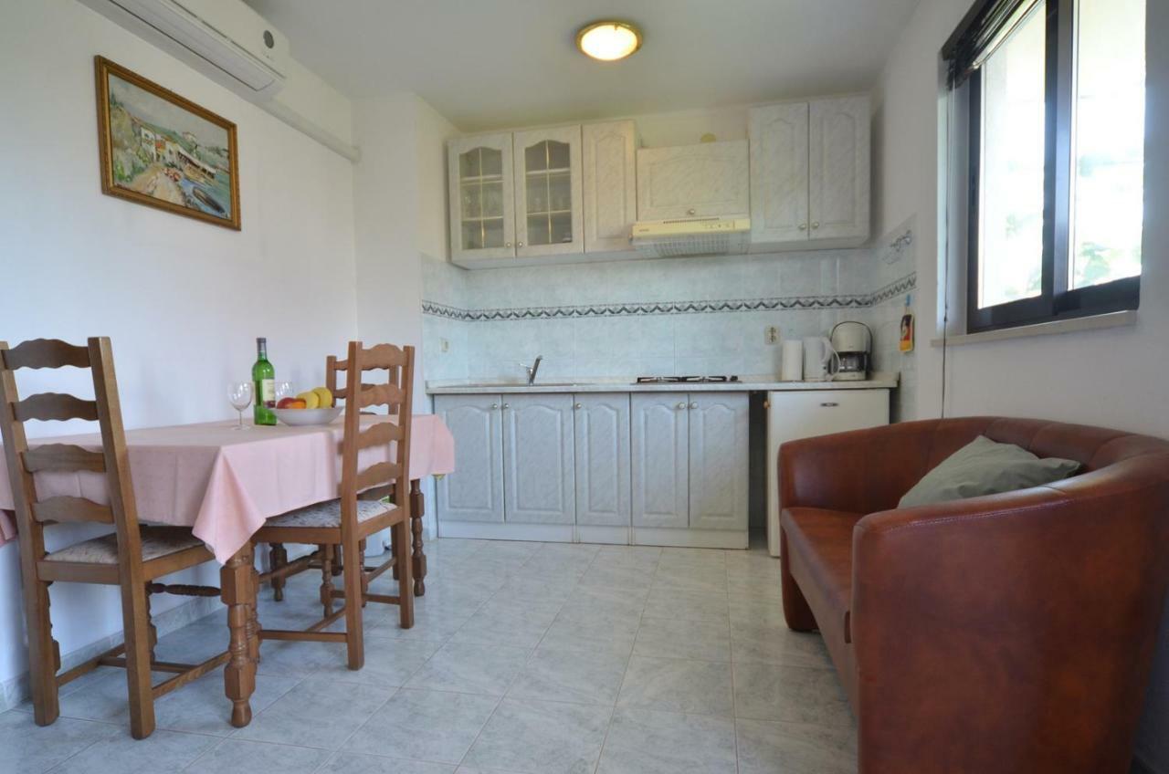 Koreni Apartments Rovigno Esterno foto