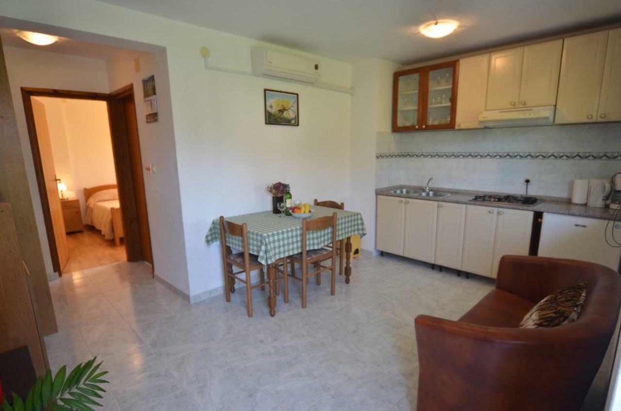 Koreni Apartments Rovigno Esterno foto